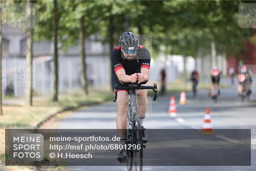 11.08.2024 - GEWOBA Citytriathlon Bremen H.Heesch http://msf.ph/oto/6801296 11.08.2024 12:01:26 Laufen  meine-sportfotos.de