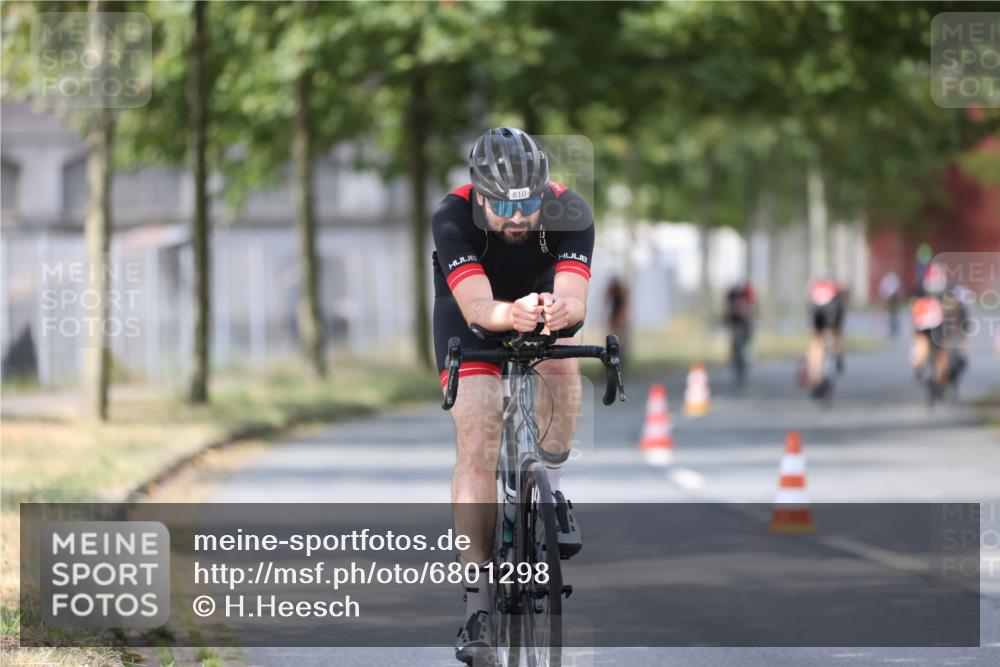11.08.2024 - GEWOBA Citytriathlon Bremen H.Heesch http://msf.ph/oto/6801298 11.08.2024 12:01:26 Laufen  meine-sportfotos.de