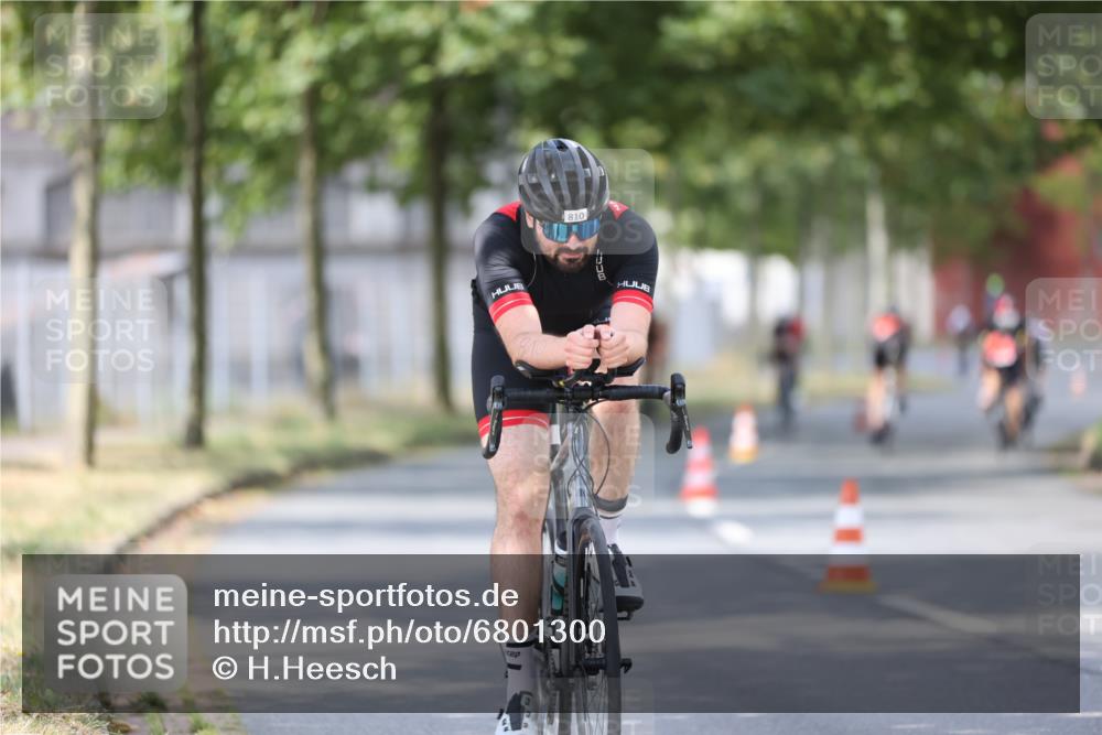 11.08.2024 - GEWOBA Citytriathlon Bremen H.Heesch http://msf.ph/oto/6801300 11.08.2024 12:01:26 Laufen  meine-sportfotos.de