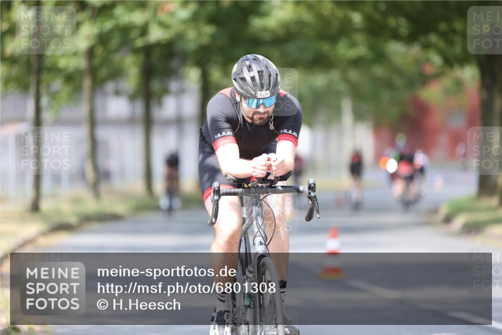 11.08.2024 - GEWOBA Citytriathlon Bremen H.Heesch http://msf.ph/oto/6801308 11.08.2024 12:01:26 Laufen  meine-sportfotos.de