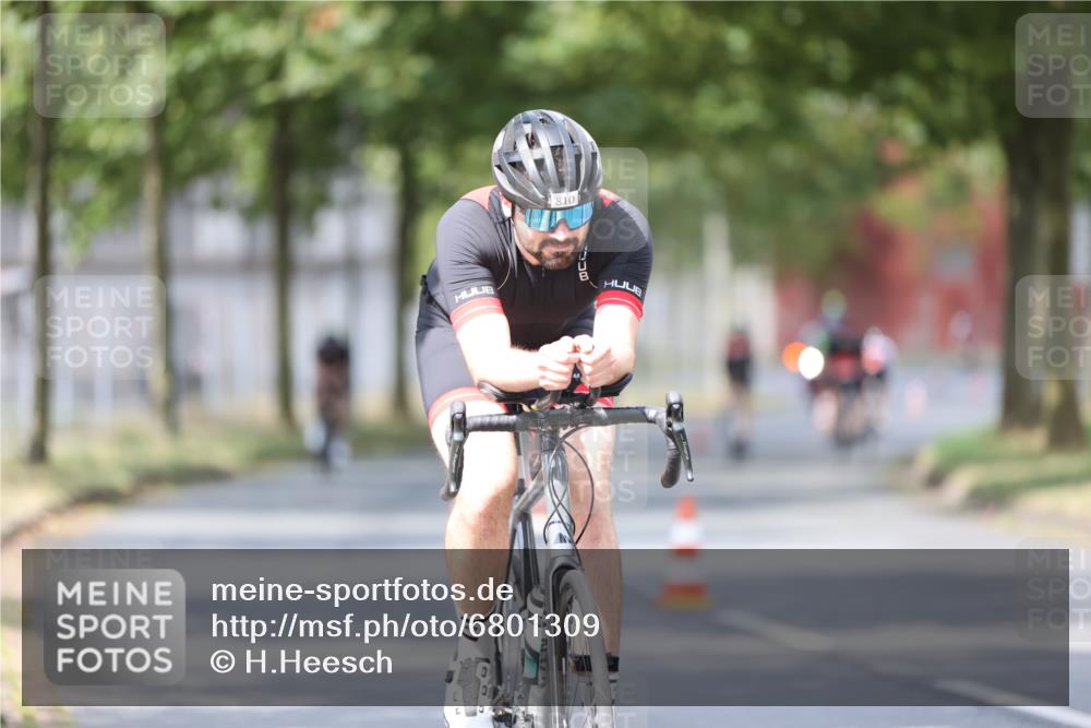 11.08.2024 - GEWOBA Citytriathlon Bremen H.Heesch http://msf.ph/oto/6801309 11.08.2024 12:01:26 Laufen  meine-sportfotos.de