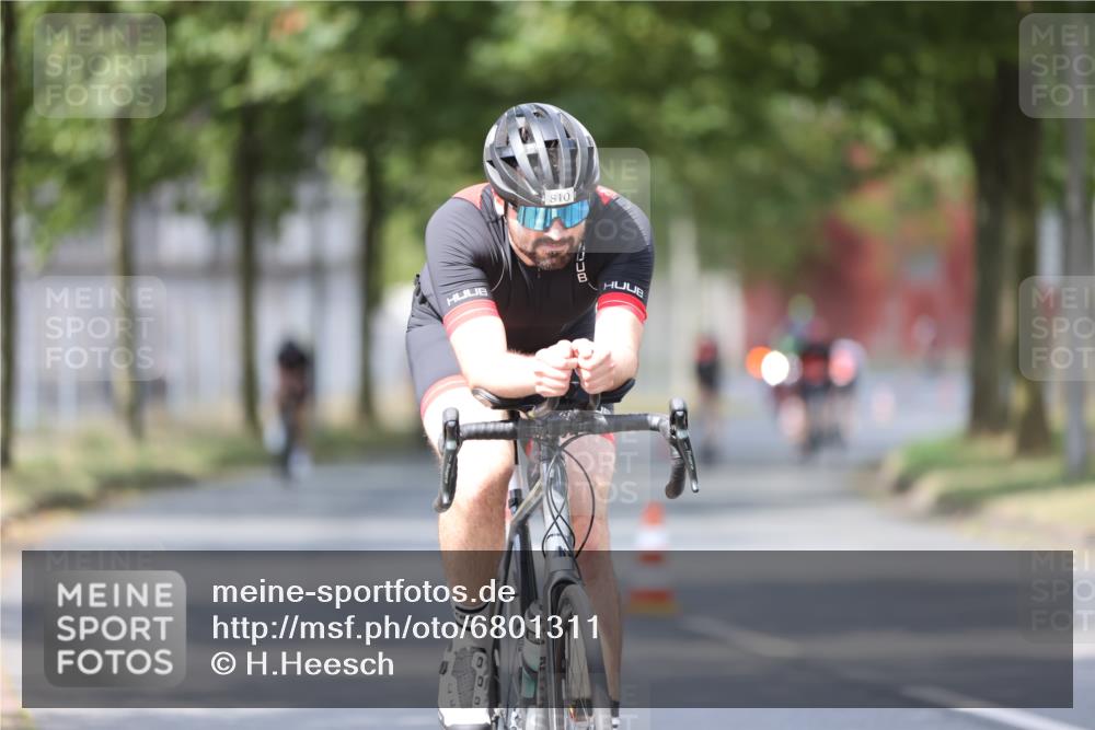 11.08.2024 - GEWOBA Citytriathlon Bremen H.Heesch http://msf.ph/oto/6801311 11.08.2024 12:01:26 Laufen  meine-sportfotos.de
