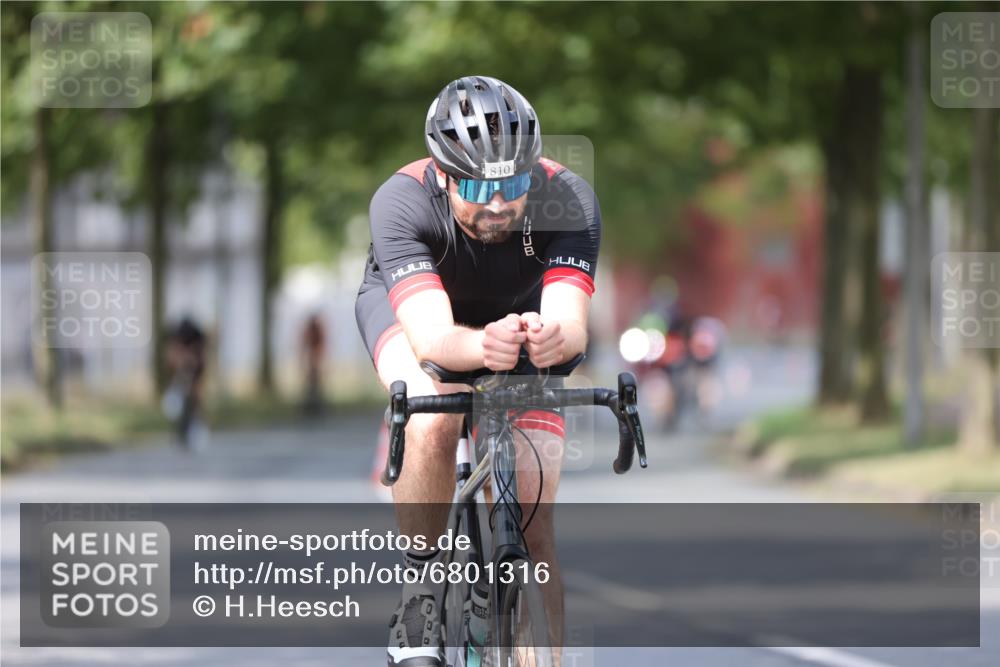 11.08.2024 - GEWOBA Citytriathlon Bremen H.Heesch http://msf.ph/oto/6801316 11.08.2024 12:01:26 Laufen  meine-sportfotos.de