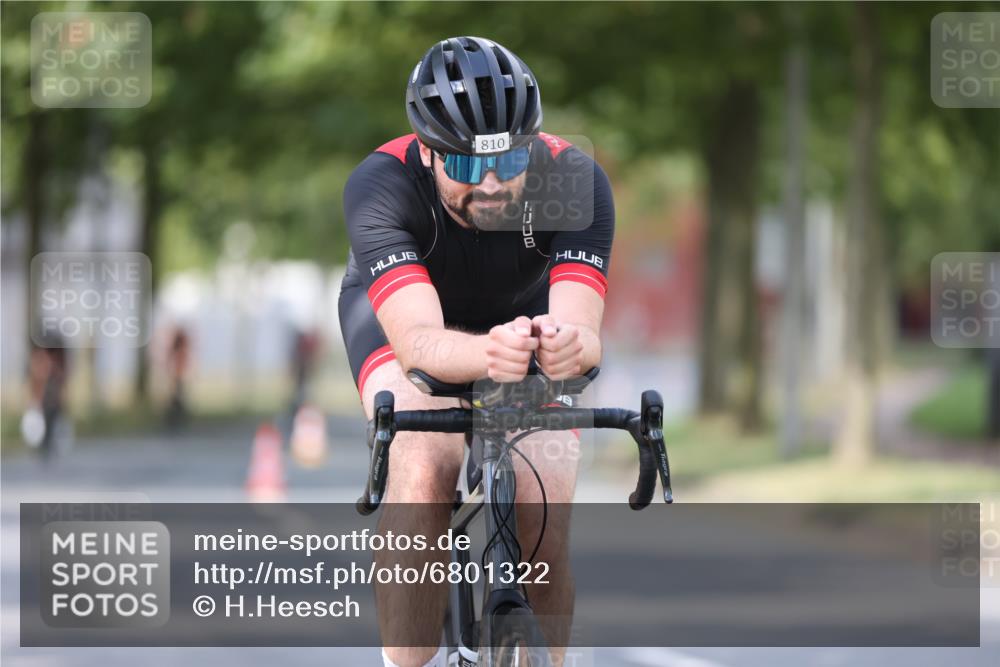 11.08.2024 - GEWOBA Citytriathlon Bremen H.Heesch http://msf.ph/oto/6801322 11.08.2024 12:01:26 Laufen  meine-sportfotos.de