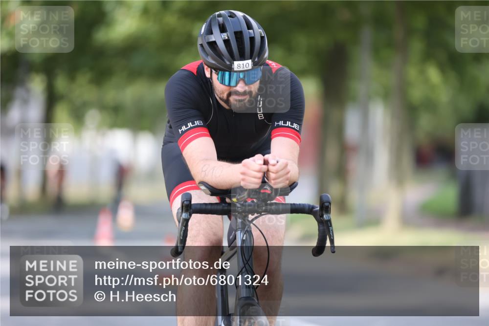11.08.2024 - GEWOBA Citytriathlon Bremen H.Heesch http://msf.ph/oto/6801324 11.08.2024 12:01:26 Laufen  meine-sportfotos.de