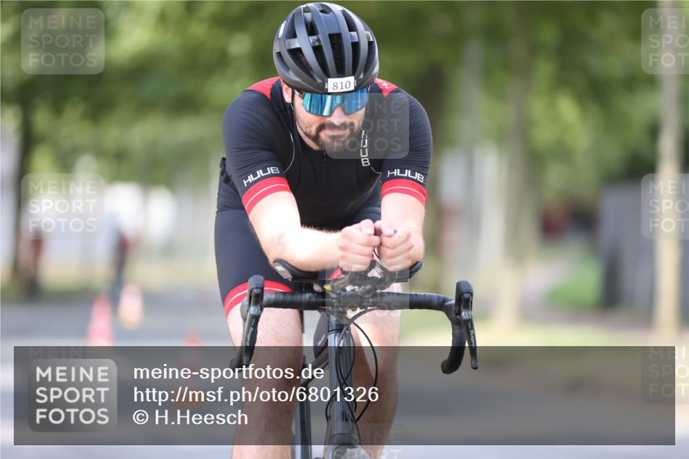 11.08.2024 - GEWOBA Citytriathlon Bremen H.Heesch http://msf.ph/oto/6801326 11.08.2024 12:01:26 Laufen  meine-sportfotos.de