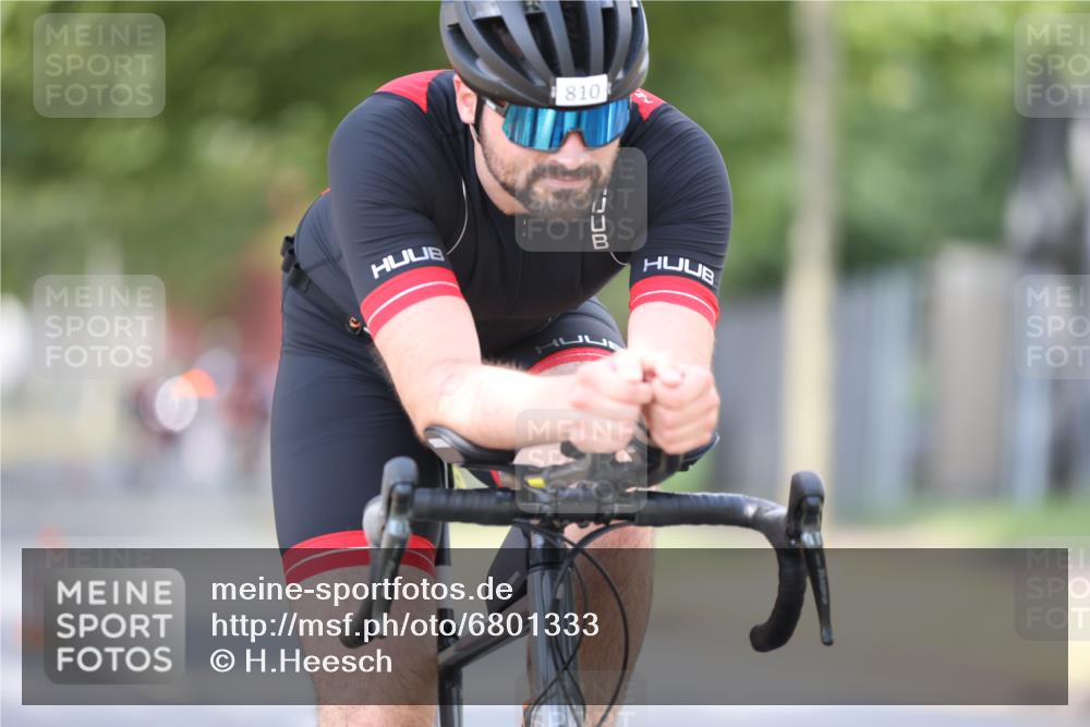 11.08.2024 - GEWOBA Citytriathlon Bremen H.Heesch http://msf.ph/oto/6801333 11.08.2024 12:01:26 Laufen  meine-sportfotos.de