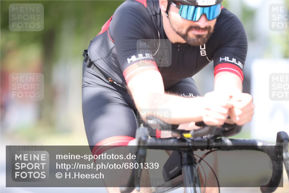 11.08.2024 - GEWOBA Citytriathlon Bremen H.Heesch http://msf.ph/oto/6801339 11.08.2024 12:01:27 Laufen  meine-sportfotos.de