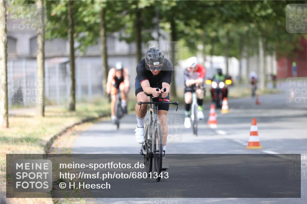 11.08.2024 - GEWOBA Citytriathlon Bremen H.Heesch http://msf.ph/oto/6801343 11.08.2024 12:01:30 Laufen  meine-sportfotos.de