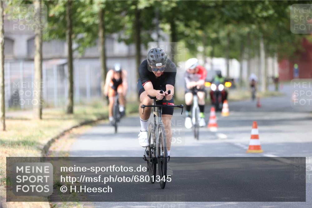 11.08.2024 - GEWOBA Citytriathlon Bremen H.Heesch http://msf.ph/oto/6801345 11.08.2024 12:01:30 Laufen  meine-sportfotos.de