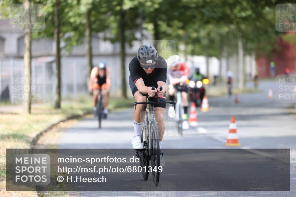 11.08.2024 - GEWOBA Citytriathlon Bremen H.Heesch http://msf.ph/oto/6801349 11.08.2024 12:01:30 Laufen  meine-sportfotos.de