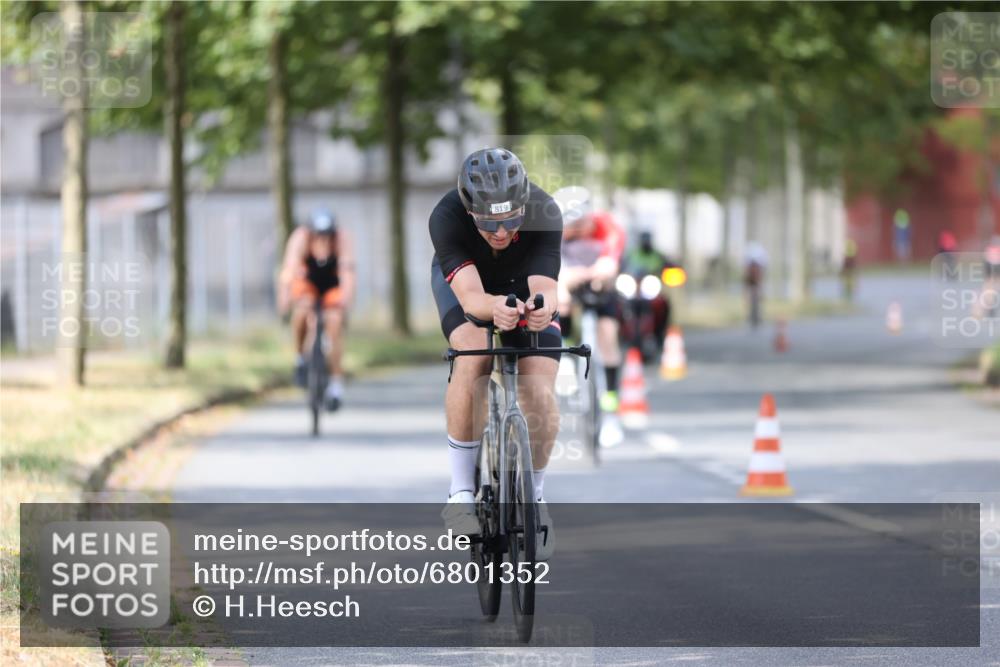 11.08.2024 - GEWOBA Citytriathlon Bremen H.Heesch http://msf.ph/oto/6801352 11.08.2024 12:01:30 Laufen  meine-sportfotos.de