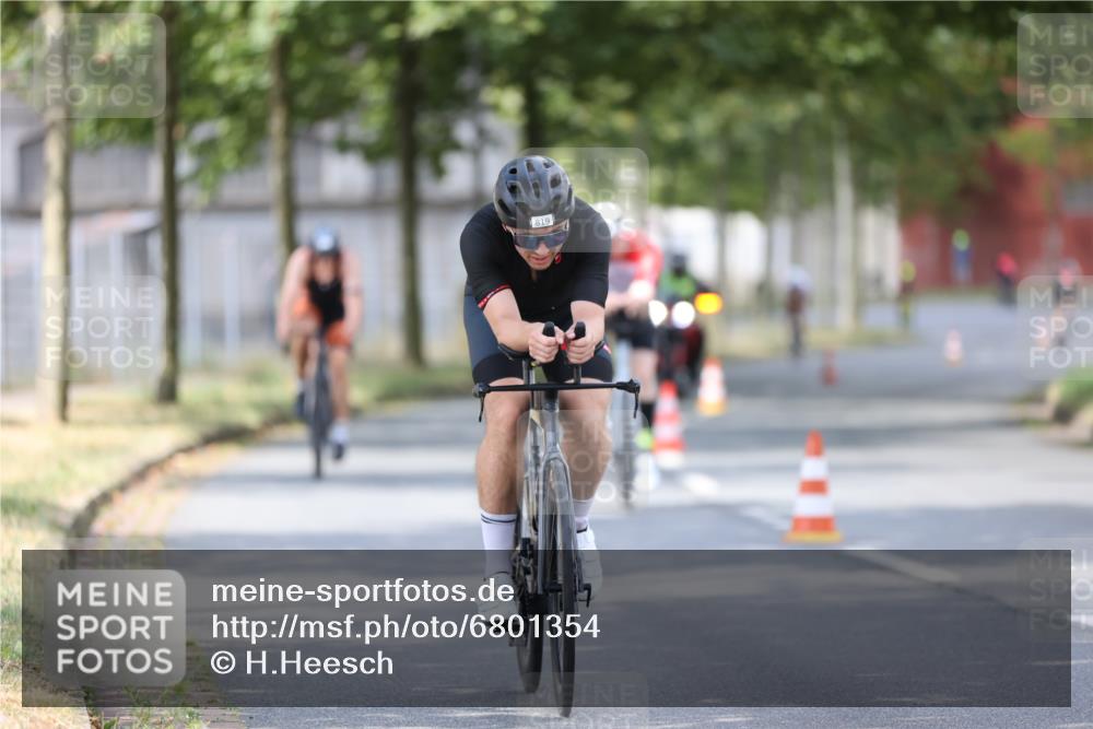 11.08.2024 - GEWOBA Citytriathlon Bremen H.Heesch http://msf.ph/oto/6801354 11.08.2024 12:01:30 Laufen  meine-sportfotos.de