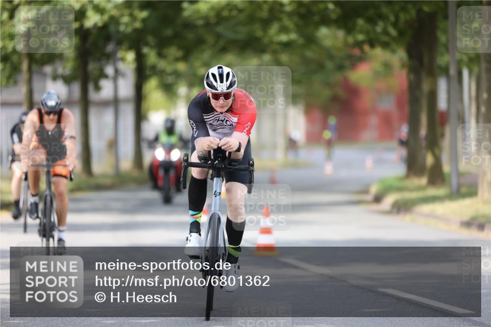 11.08.2024 - GEWOBA Citytriathlon Bremen H.Heesch http://msf.ph/oto/6801362 11.08.2024 12:01:31 Laufen  meine-sportfotos.de
