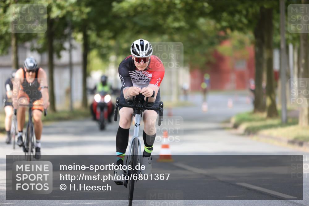 11.08.2024 - GEWOBA Citytriathlon Bremen H.Heesch http://msf.ph/oto/6801367 11.08.2024 12:01:31 Laufen  meine-sportfotos.de