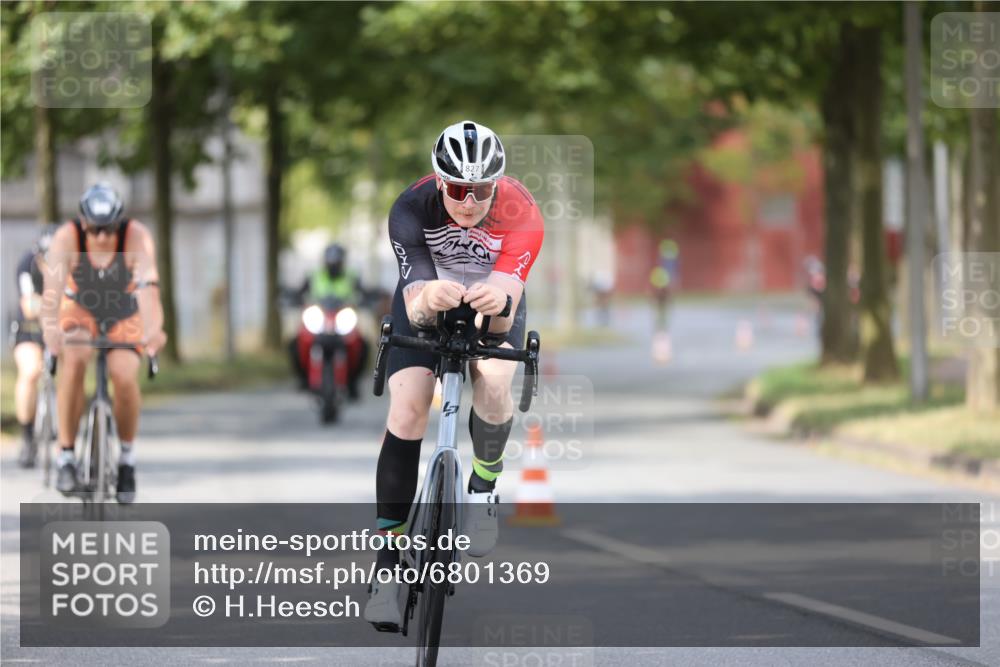 11.08.2024 - GEWOBA Citytriathlon Bremen H.Heesch http://msf.ph/oto/6801369 11.08.2024 12:01:31 Laufen  meine-sportfotos.de