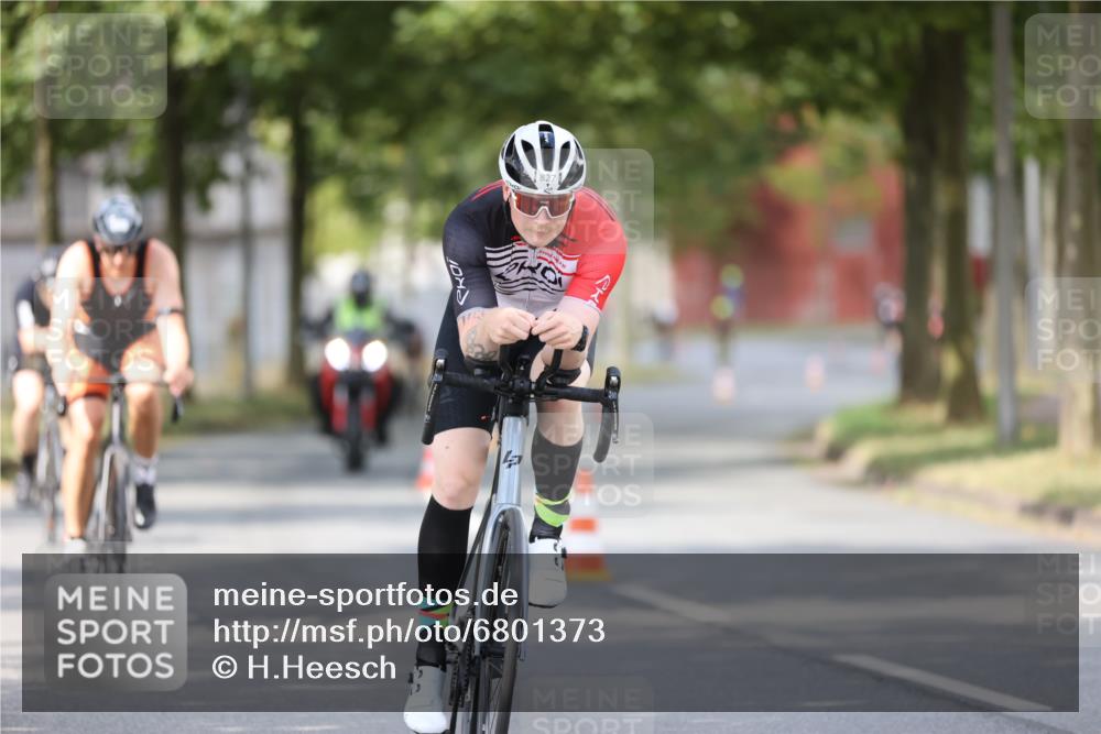 11.08.2024 - GEWOBA Citytriathlon Bremen H.Heesch http://msf.ph/oto/6801373 11.08.2024 12:01:32 Laufen  meine-sportfotos.de