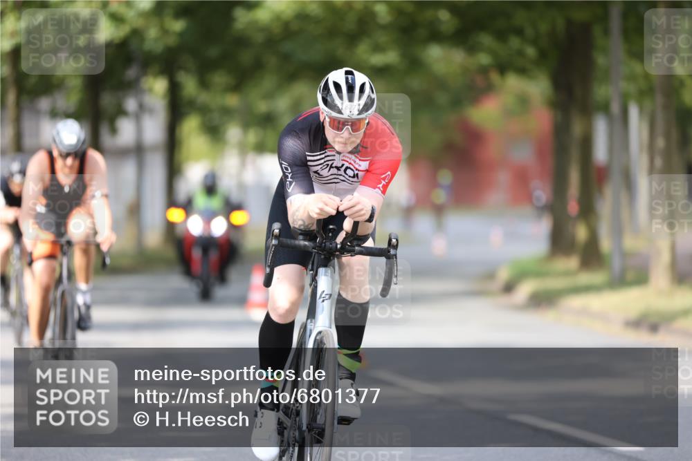 11.08.2024 - GEWOBA Citytriathlon Bremen H.Heesch http://msf.ph/oto/6801377 11.08.2024 12:01:32 Laufen  meine-sportfotos.de