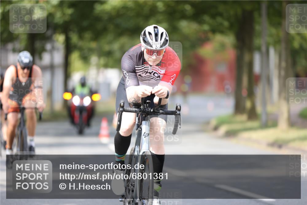 11.08.2024 - GEWOBA Citytriathlon Bremen H.Heesch http://msf.ph/oto/6801381 11.08.2024 12:01:32 Laufen  meine-sportfotos.de