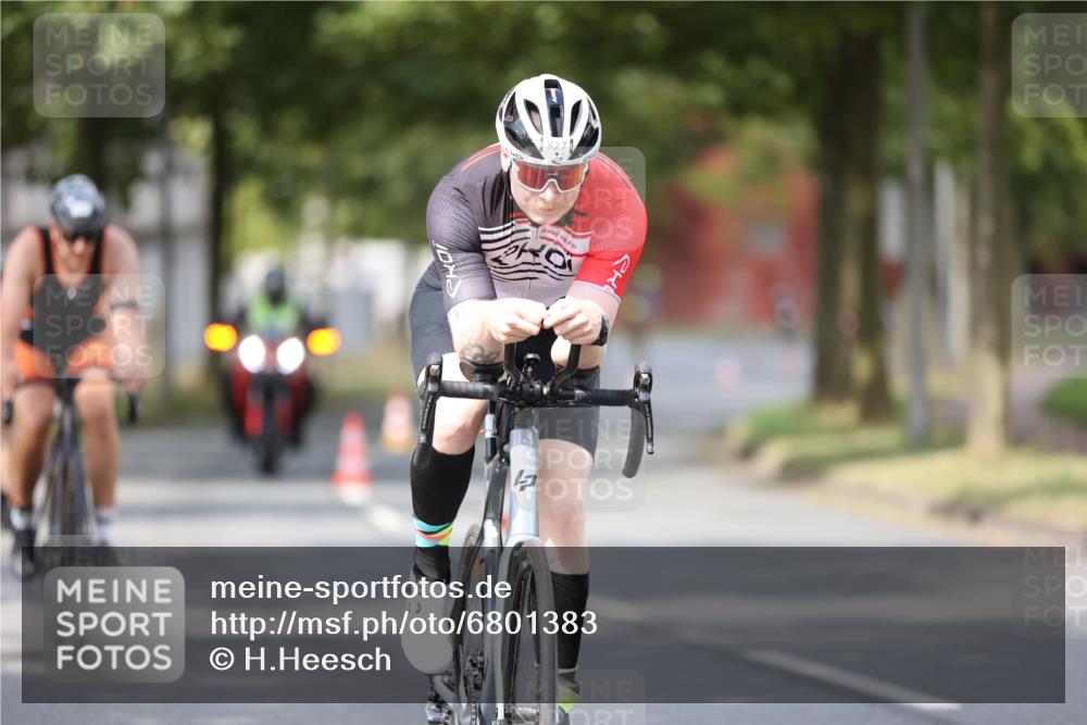 11.08.2024 - GEWOBA Citytriathlon Bremen H.Heesch http://msf.ph/oto/6801383 11.08.2024 12:01:32 Laufen  meine-sportfotos.de