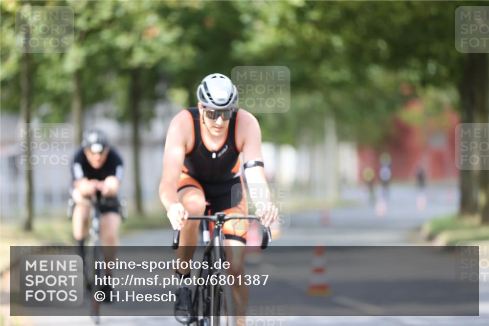 11.08.2024 - GEWOBA Citytriathlon Bremen H.Heesch http://msf.ph/oto/6801387 11.08.2024 12:01:33 Laufen  meine-sportfotos.de