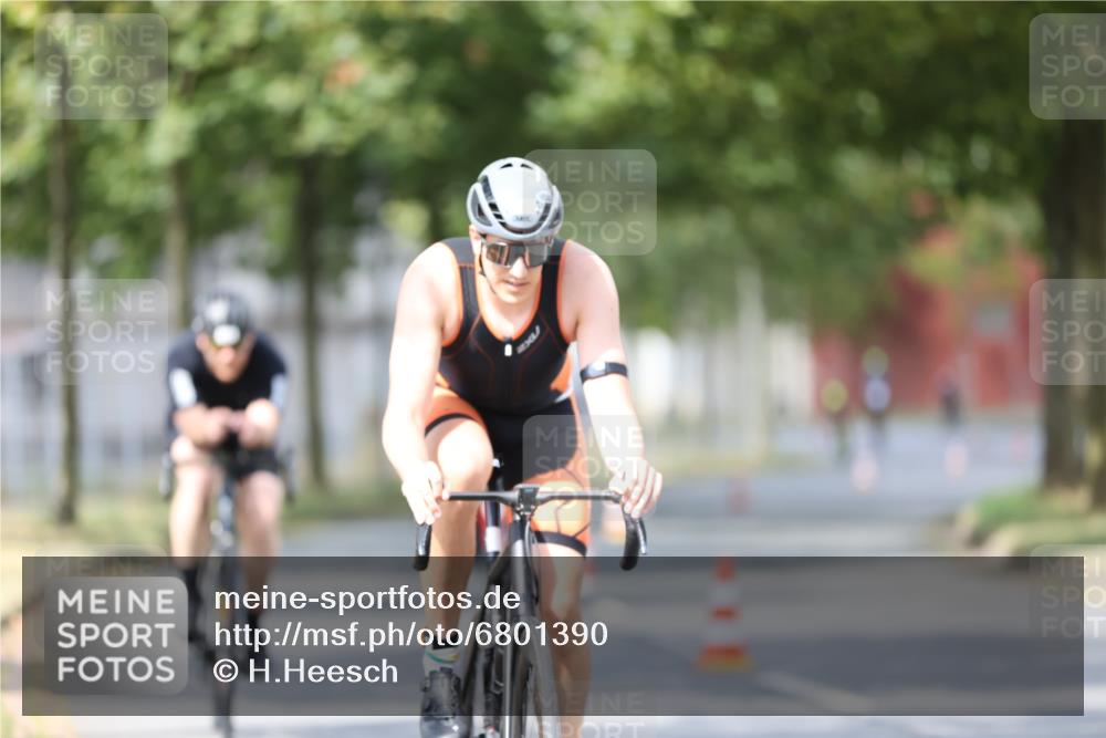 11.08.2024 - GEWOBA Citytriathlon Bremen H.Heesch http://msf.ph/oto/6801390 11.08.2024 12:01:33 Laufen  meine-sportfotos.de