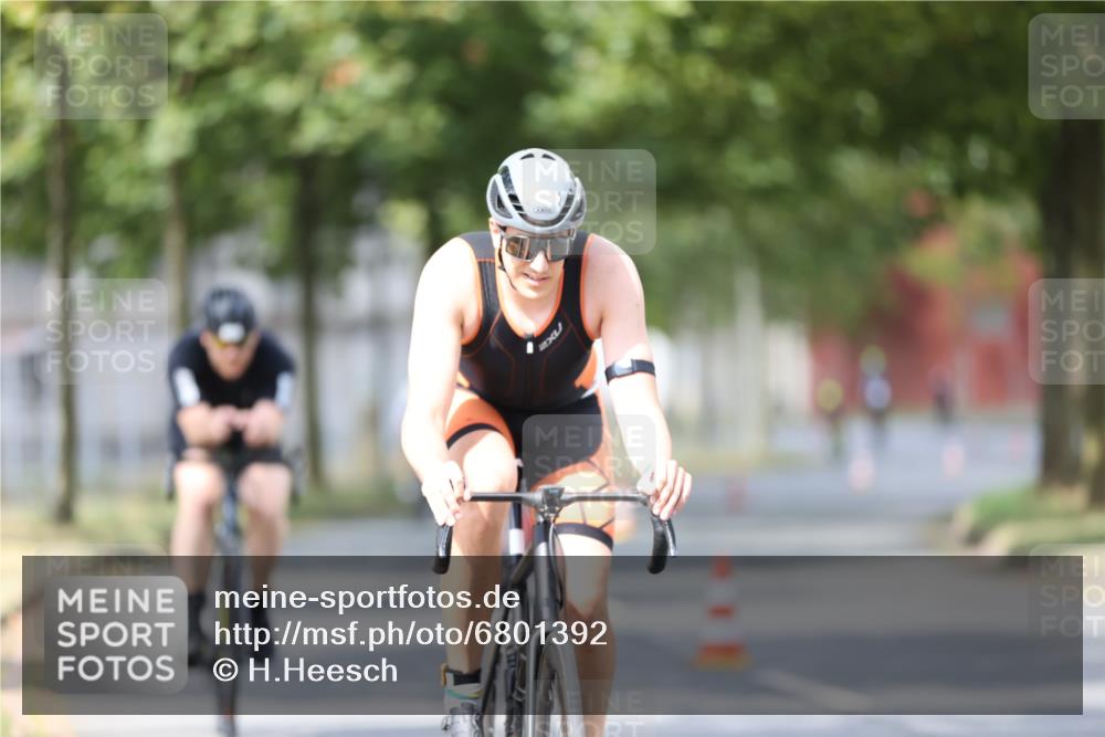 11.08.2024 - GEWOBA Citytriathlon Bremen H.Heesch http://msf.ph/oto/6801392 11.08.2024 12:01:33 Laufen  meine-sportfotos.de