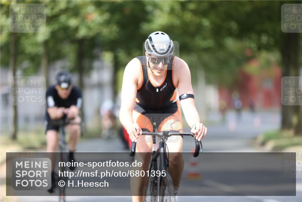 11.08.2024 - GEWOBA Citytriathlon Bremen H.Heesch http://msf.ph/oto/6801395 11.08.2024 12:01:33 Laufen  meine-sportfotos.de