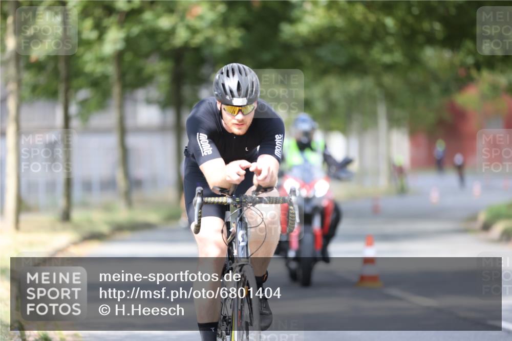 11.08.2024 - GEWOBA Citytriathlon Bremen H.Heesch http://msf.ph/oto/6801404 11.08.2024 12:01:34 Laufen  meine-sportfotos.de