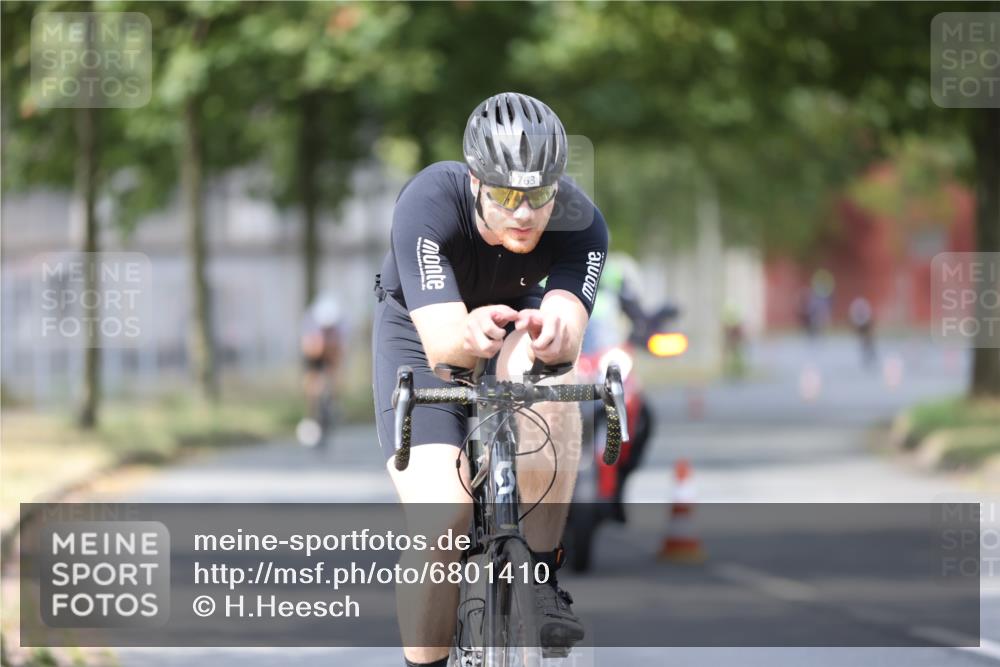 11.08.2024 - GEWOBA Citytriathlon Bremen H.Heesch http://msf.ph/oto/6801410 11.08.2024 12:01:34 Laufen  meine-sportfotos.de