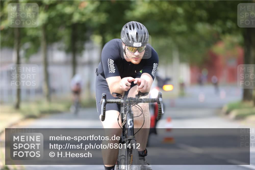 11.08.2024 - GEWOBA Citytriathlon Bremen H.Heesch http://msf.ph/oto/6801412 11.08.2024 12:01:34 Laufen  meine-sportfotos.de