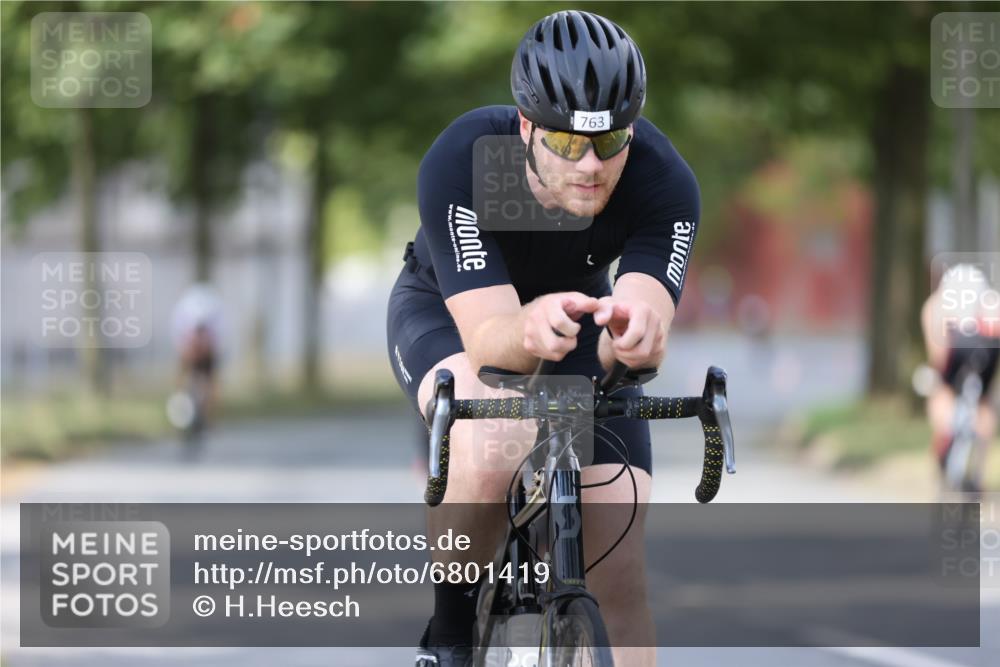 11.08.2024 - GEWOBA Citytriathlon Bremen H.Heesch http://msf.ph/oto/6801419 11.08.2024 12:01:34 Laufen  meine-sportfotos.de