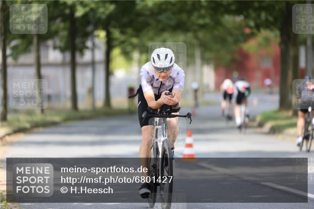 11.08.2024 - GEWOBA Citytriathlon Bremen H.Heesch http://msf.ph/oto/6801427 11.08.2024 12:01:37 Laufen  meine-sportfotos.de