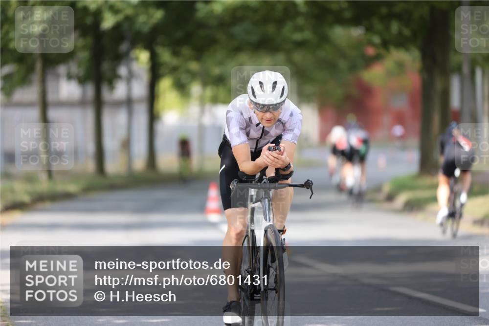 11.08.2024 - GEWOBA Citytriathlon Bremen H.Heesch http://msf.ph/oto/6801431 11.08.2024 12:01:37 Laufen  meine-sportfotos.de