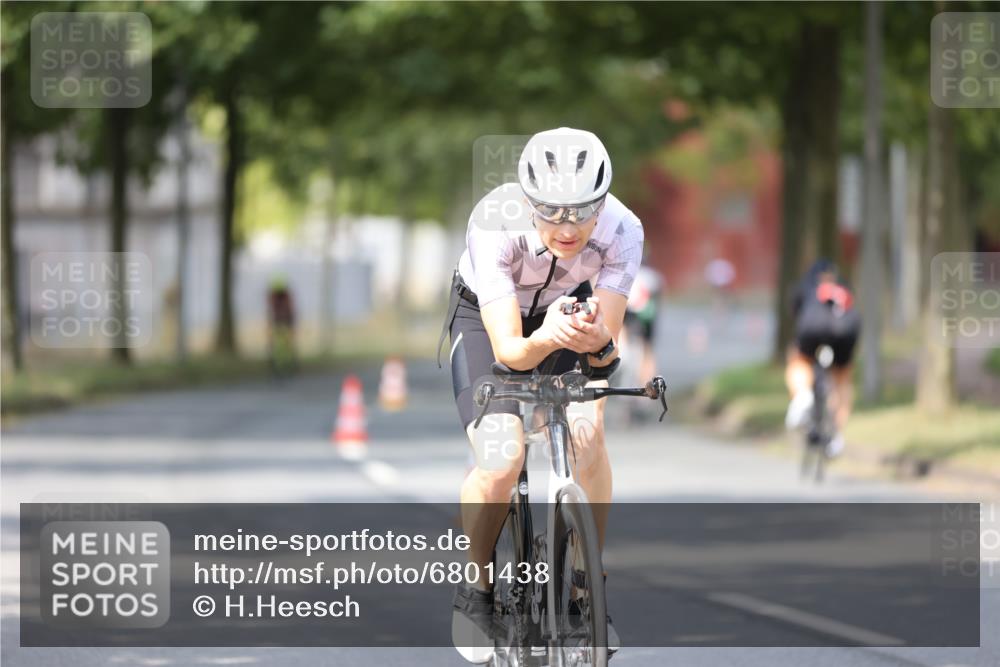 11.08.2024 - GEWOBA Citytriathlon Bremen H.Heesch http://msf.ph/oto/6801438 11.08.2024 12:01:37 Laufen  meine-sportfotos.de