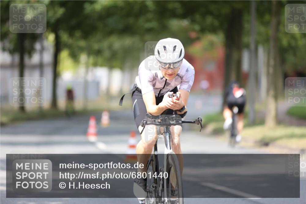 11.08.2024 - GEWOBA Citytriathlon Bremen H.Heesch http://msf.ph/oto/6801440 11.08.2024 12:01:37 Laufen  meine-sportfotos.de