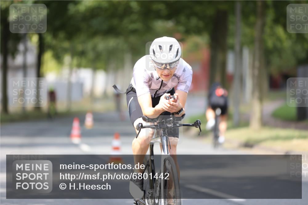 11.08.2024 - GEWOBA Citytriathlon Bremen H.Heesch http://msf.ph/oto/6801442 11.08.2024 12:01:37 Laufen  meine-sportfotos.de