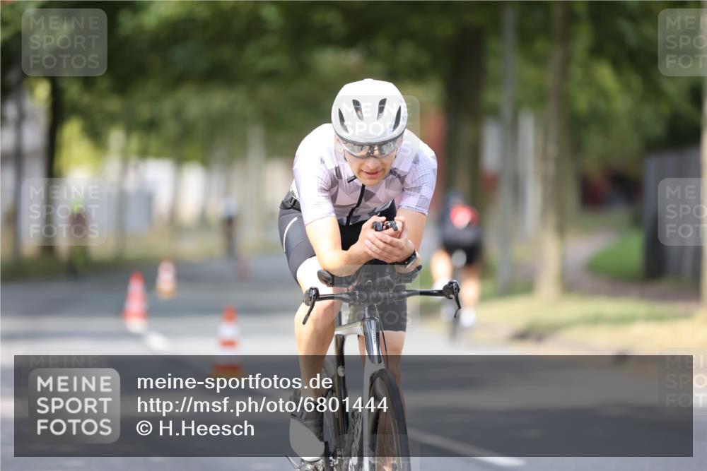 11.08.2024 - GEWOBA Citytriathlon Bremen H.Heesch http://msf.ph/oto/6801444 11.08.2024 12:01:37 Laufen  meine-sportfotos.de