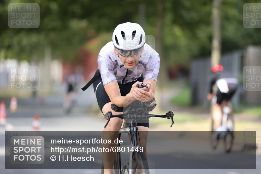 11.08.2024 - GEWOBA Citytriathlon Bremen H.Heesch http://msf.ph/oto/6801449 11.08.2024 12:01:37 Laufen  meine-sportfotos.de