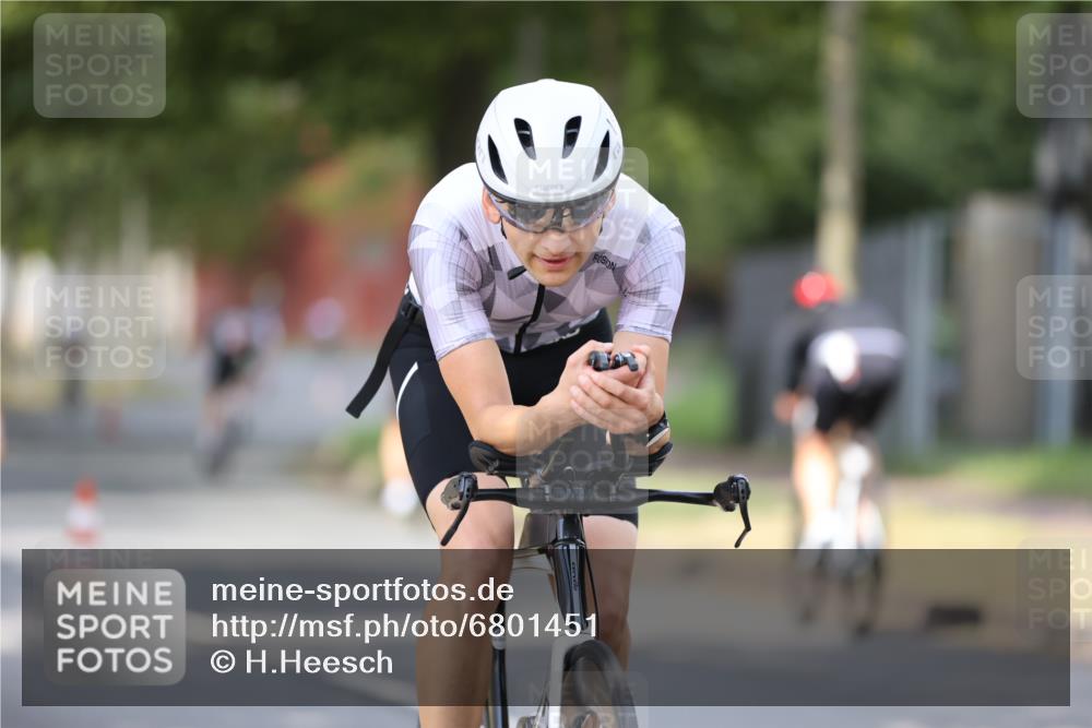 11.08.2024 - GEWOBA Citytriathlon Bremen H.Heesch http://msf.ph/oto/6801451 11.08.2024 12:01:38 Laufen  meine-sportfotos.de