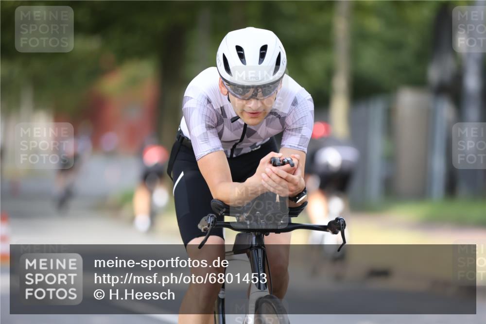 11.08.2024 - GEWOBA Citytriathlon Bremen H.Heesch http://msf.ph/oto/6801453 11.08.2024 12:01:38 Laufen  meine-sportfotos.de