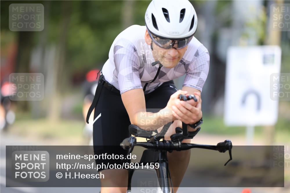 11.08.2024 - GEWOBA Citytriathlon Bremen H.Heesch http://msf.ph/oto/6801459 11.08.2024 12:01:38 Laufen  meine-sportfotos.de