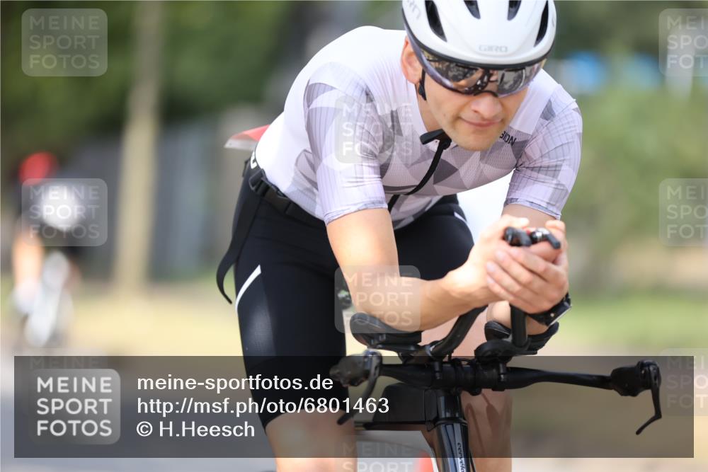 11.08.2024 - GEWOBA Citytriathlon Bremen H.Heesch http://msf.ph/oto/6801463 11.08.2024 12:01:38 Laufen  meine-sportfotos.de