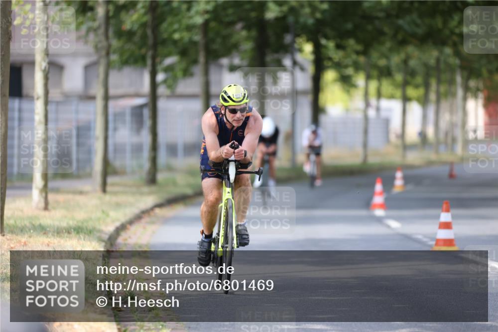 11.08.2024 - GEWOBA Citytriathlon Bremen H.Heesch http://msf.ph/oto/6801469 11.08.2024 12:01:43 Laufen  meine-sportfotos.de