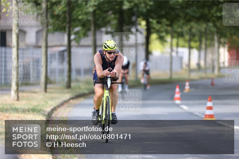 11.08.2024 - GEWOBA Citytriathlon Bremen H.Heesch http://msf.ph/oto/6801471 11.08.2024 12:01:43 Laufen  meine-sportfotos.de