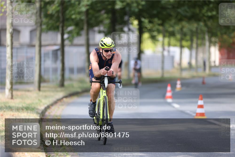 11.08.2024 - GEWOBA Citytriathlon Bremen H.Heesch http://msf.ph/oto/6801475 11.08.2024 12:01:43 Laufen  meine-sportfotos.de