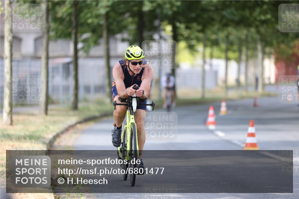 11.08.2024 - GEWOBA Citytriathlon Bremen H.Heesch http://msf.ph/oto/6801477 11.08.2024 12:01:43 Laufen  meine-sportfotos.de