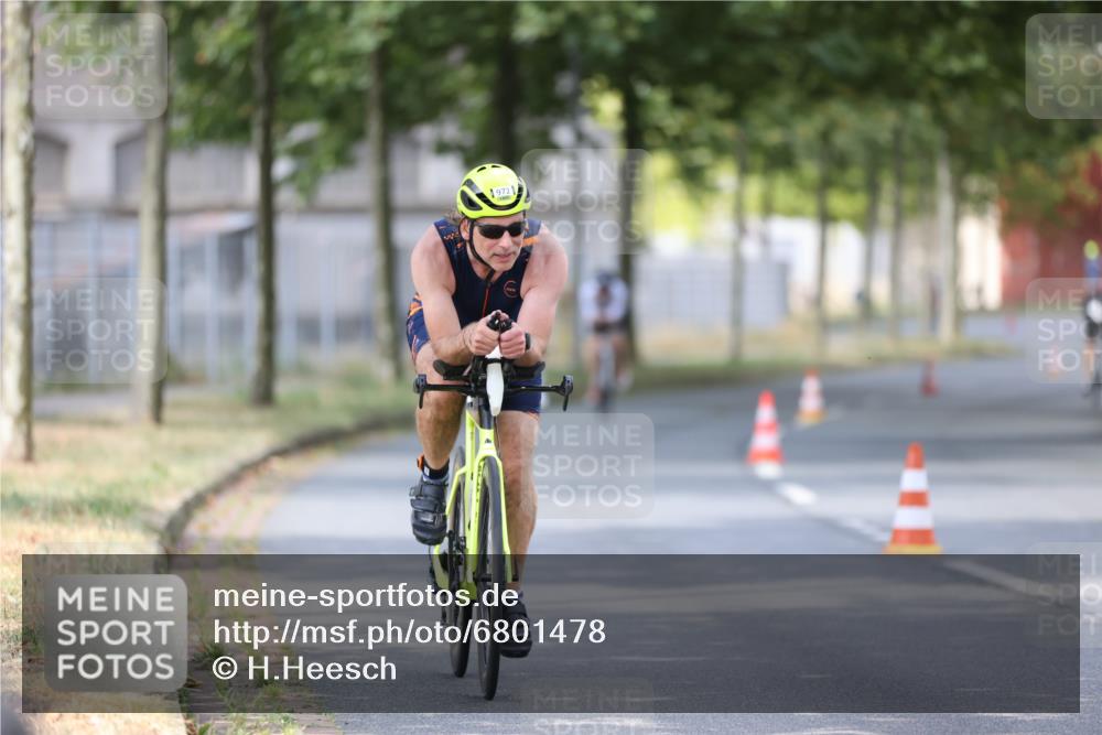 11.08.2024 - GEWOBA Citytriathlon Bremen H.Heesch http://msf.ph/oto/6801478 11.08.2024 12:01:43 Laufen  meine-sportfotos.de