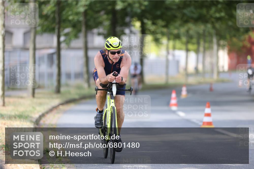 11.08.2024 - GEWOBA Citytriathlon Bremen H.Heesch http://msf.ph/oto/6801480 11.08.2024 12:01:43 Laufen  meine-sportfotos.de