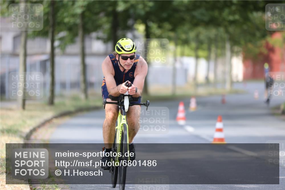 11.08.2024 - GEWOBA Citytriathlon Bremen H.Heesch http://msf.ph/oto/6801486 11.08.2024 12:01:43 Laufen  meine-sportfotos.de